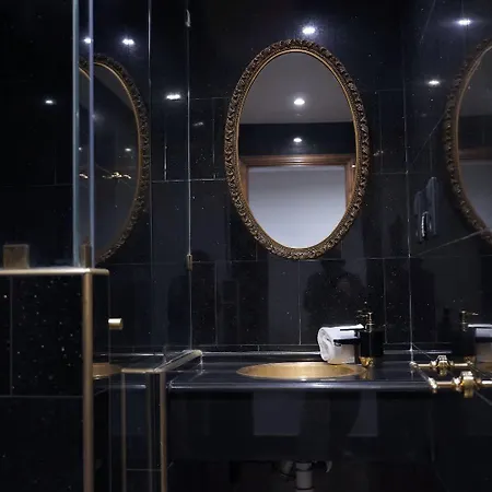 Grand Blvd Boutique Opera With Gold Bath Budapest