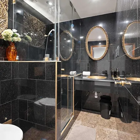 Grand Blvd Boutique Opera With Gold Bath Apartment Budapest